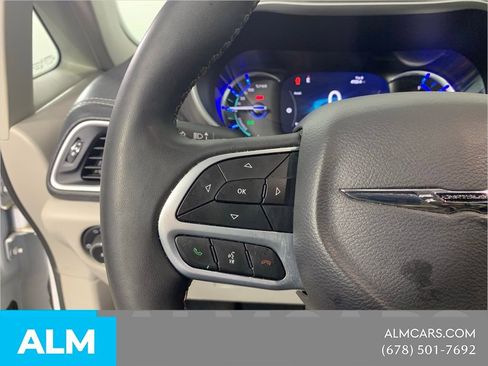 Used 2024 Chrysler Pacifica Limited FWD image 24