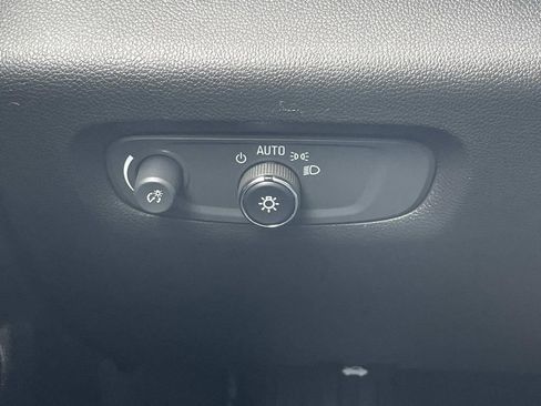 Used 2021 Chevrolet Traverse LS image 28