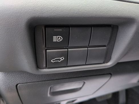 Used 2023 Toyota Highlander XLE AWD/4WD image 18