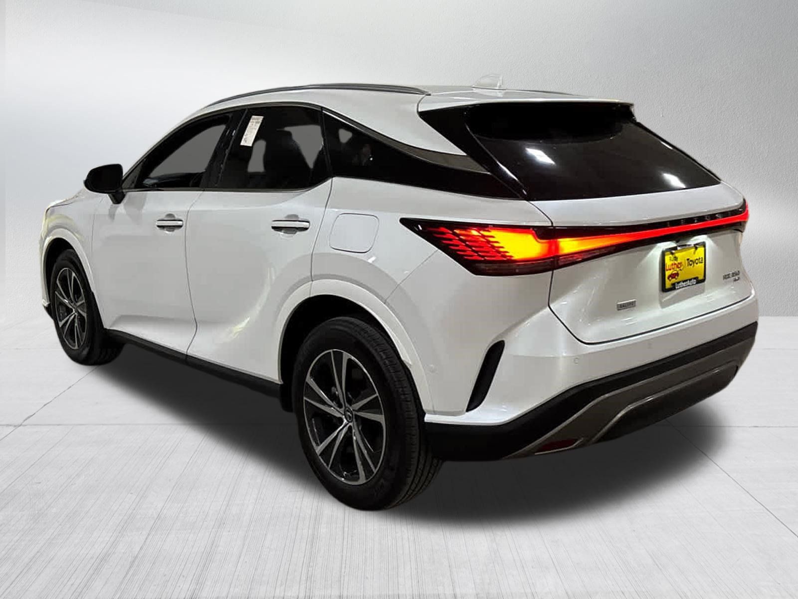 Used 2023 Lexus RX 350 Premium w/ Cold Area Package AWD/4WD image 4