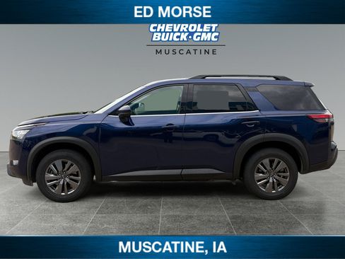Used 2025 Nissan Pathfinder SV FWD image 2