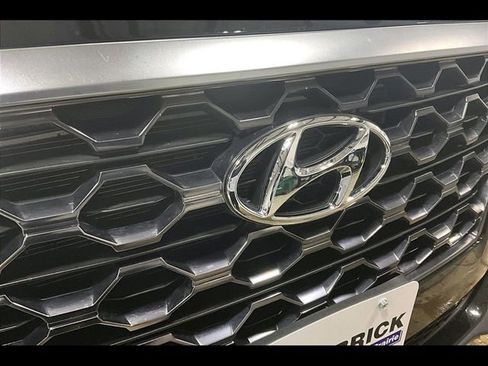 Used 2020 Hyundai Santa Fe SE image 25