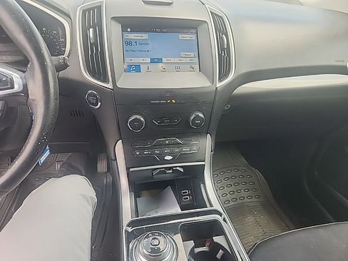 Used 2019 Ford Edge SEL FWD image 21