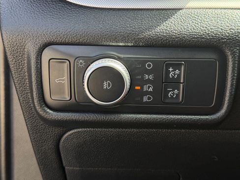 Used 2020 Ford Explorer XLT w/ Equipment Group 202A RWD image 21