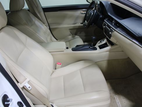 Used 2015 Lexus ES 350 w/ Luxury Package FWD image 33