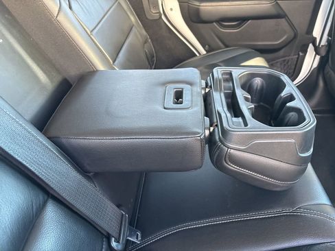 Used 2018 Jeep Wrangler Unlimited Sahara w/ Uconnect 4C Nav & Sound Group image 20