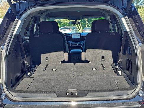 Used 2023 Ford Explorer XLT image 14