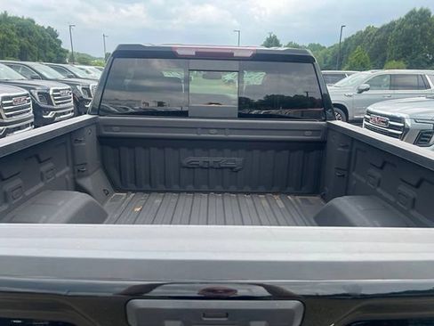 Used 2023 GMC Sierra 1500 AT4 w/ AT4 Premium Package AWD/4WD image 4