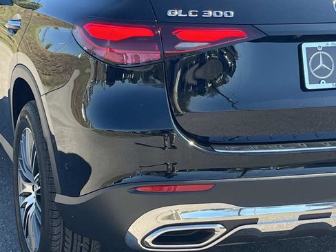 Used 2025 Mercedes-Benz GLC 300 4MATIC image 9