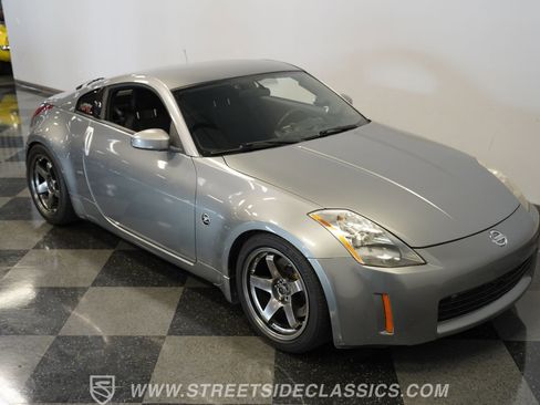 Used 2005 Nissan 350Z Coupe w/ (N93) Cargo Convenience Pkg image 21