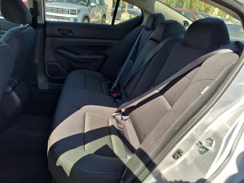 Used 2025 Nissan Altima 2.5 SV FWD image 28