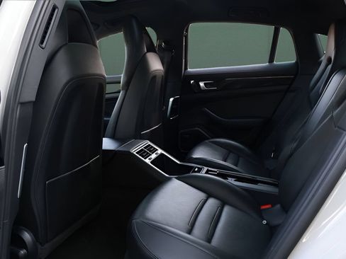 Used 2020 Porsche Panamera RWD image 20