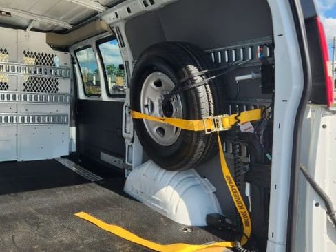 Used 2017 Chevrolet Express 2500 RWD image 7