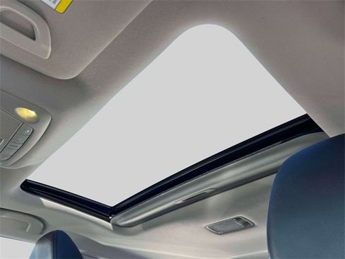 Used 2018 Nissan Rogue Sport SL w/ SL Premium Package image 19