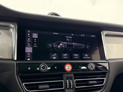 Certified 2026 Porsche Macan AWD/4WD image 48