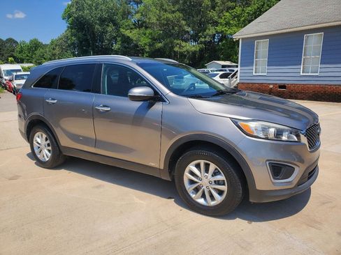 Used 2016 Kia Sorento AWD image 3