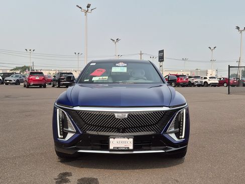 Certified 2024 Cadillac Lyriq Luxury AWD/4WD image 3