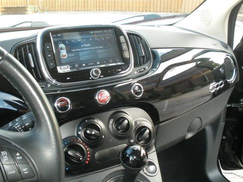 Used 2017 FIAT 500 Pop FWD image 33