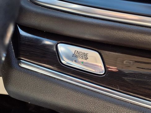 Used 2023 Buick Enclave Essence image 10