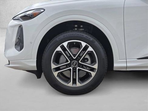 New 2025 Audi Q5 Premium image 9
