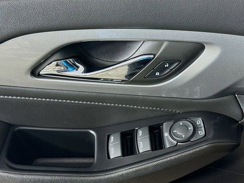 Used 2023 Chevrolet Traverse LT image 18