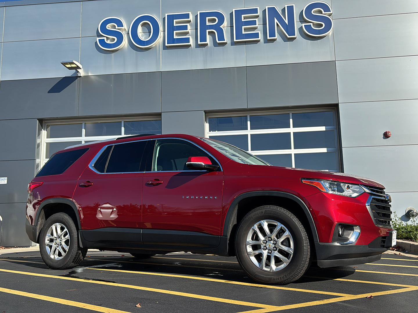 Used 2018 Chevrolet Traverse LT w/ LPO, Floor Liner Package AWD/4WD image 1
