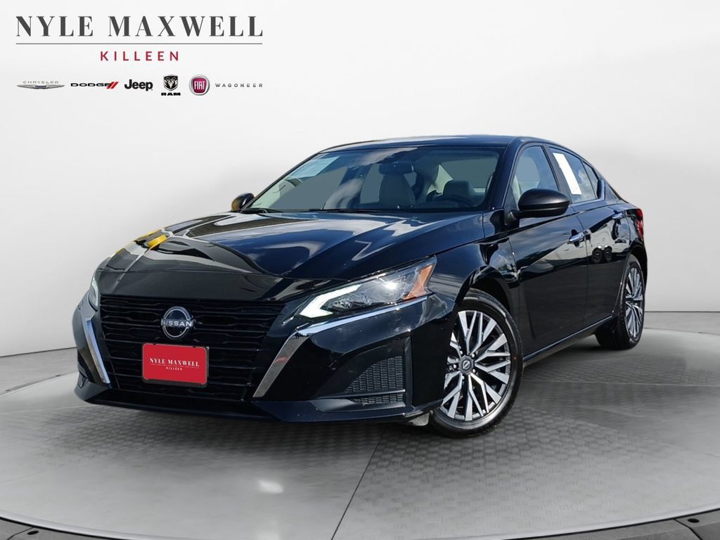 Used 2025 Nissan Altima 2.5 SV FWD image 1