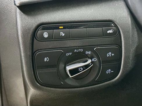 Used 2019 INFINITI QX50 Essential w/ Sensory Package FWD image 11