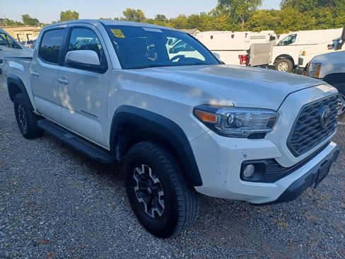 Used 2021 Toyota Tacoma TRD Off-Road w/ Technology Package AWD/4WD image 3