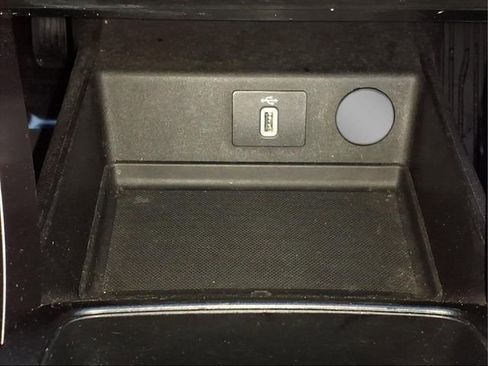 Used 2017 Ford Fusion SE w/ Fusion SE Technology Package image 17