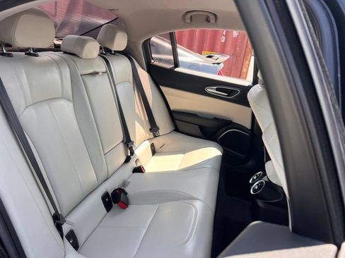 Used 2019 Alfa Romeo Giulia RWD image 28