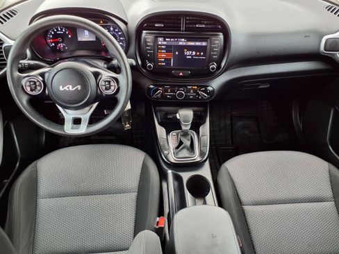Used 2022 Kia Soul LX w/ Technology Package FWD image 5