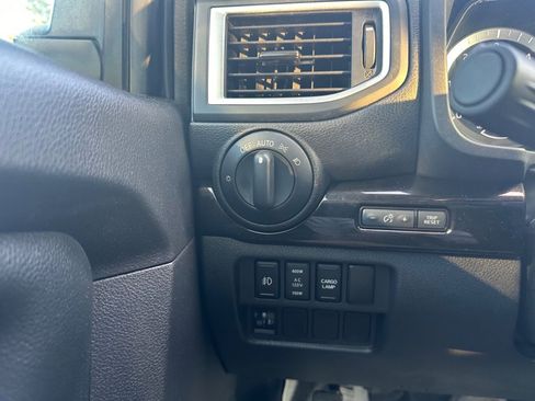 Used 2019 Nissan Titan SV w/ SV Convenience Package image 13