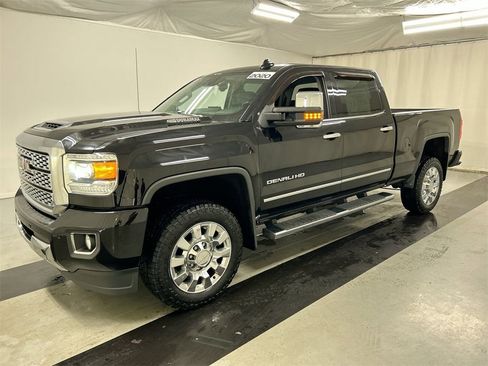 Used 2019 GMC Sierra 2500 Denali w/ Duramax Plus Package image 5