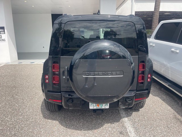 Used 2025 Land Rover Defender 110 X-Dynamic SE AWD/4WD image 4