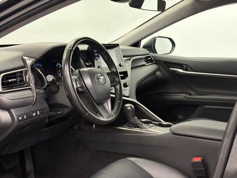 Used 2024 Toyota Camry SE image 12