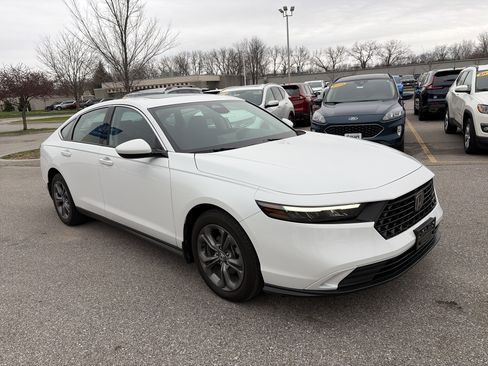 Used 2024 Honda Accord EX image 3