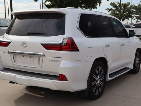 Used 2019 Lexus LX 570 4WD w/ Luxury Package image 3