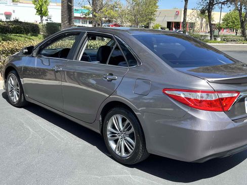 Used 2017 Toyota Camry SE w/ Moonroof Package image 46
