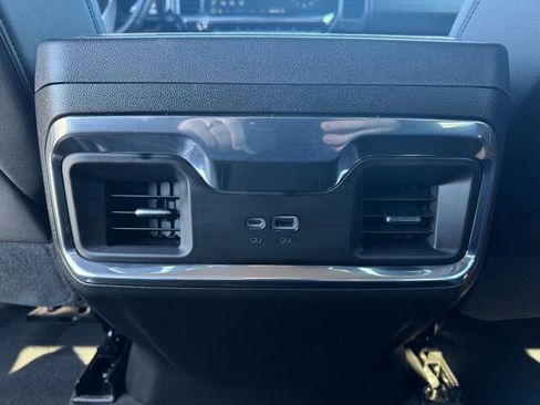 Used 2024 GMC Sierra 3500 SLT w/ SLT Convenience Package image 32
