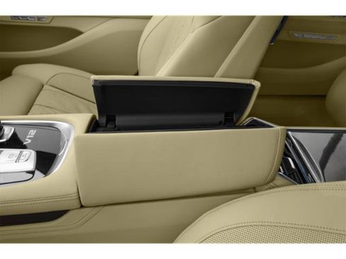 Used 2019 BMW M760i xDrive w/ Luxury Rear Seating Package AWD/4WD image 18