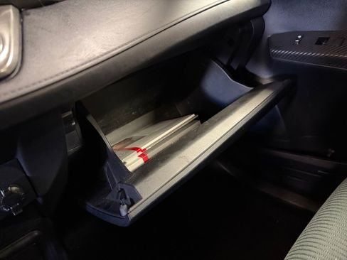 Used 2015 Toyota RAV4 LE image 37