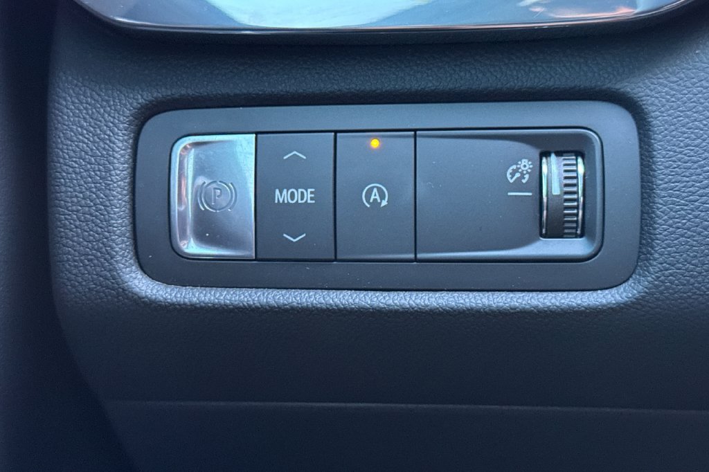 Used 2025 GMC Acadia Elevation FWD image 33