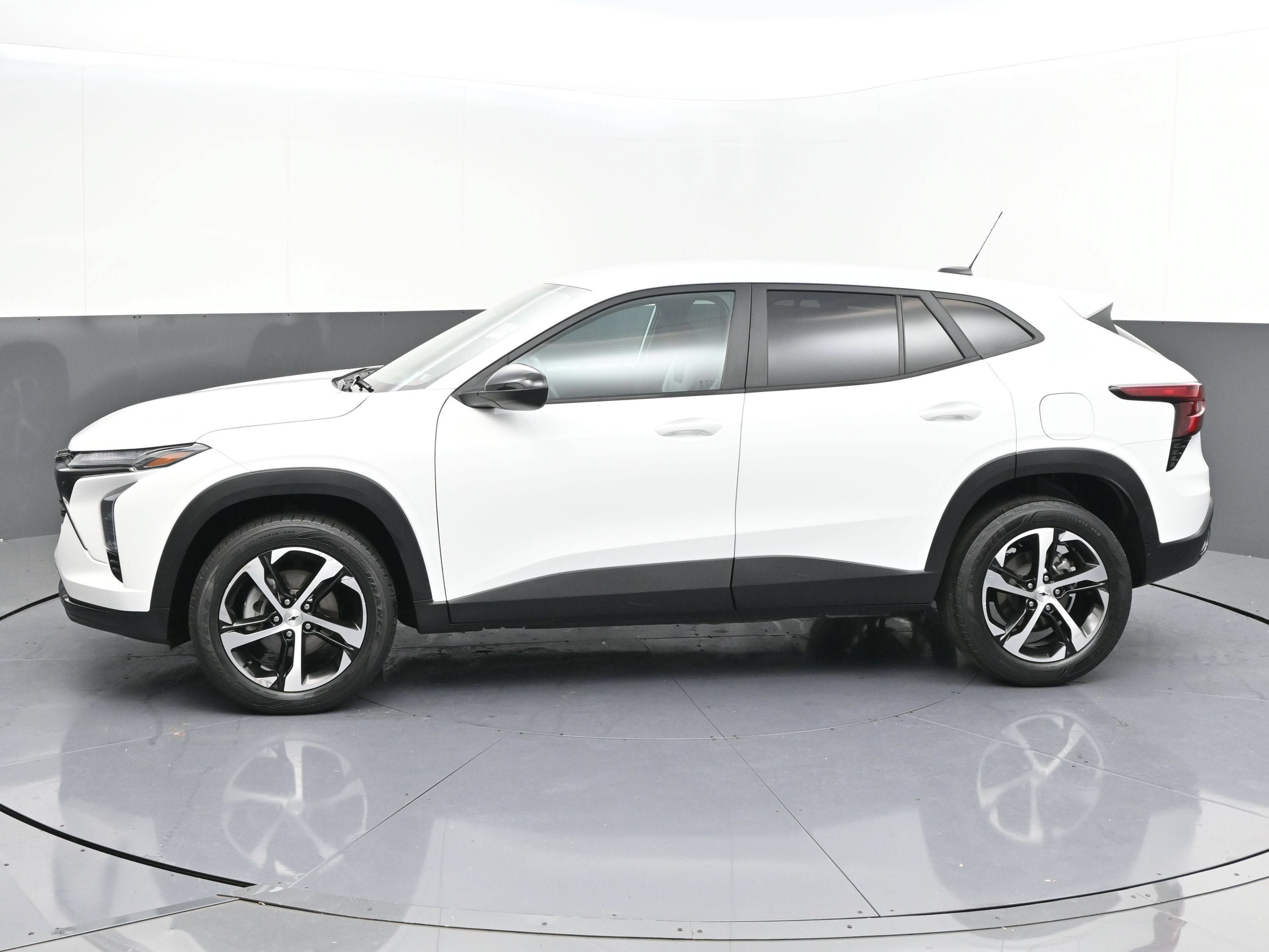 Certified 2024 Chevrolet Trax RS w/ Driver Confidence Package FWD image 5
