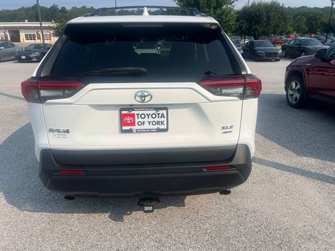 Used 2023 Toyota RAV4 XLE AWD/4WD image 2