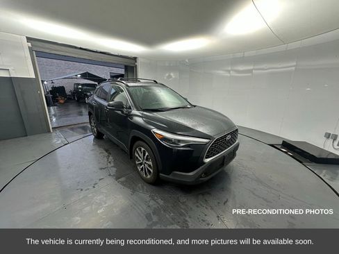 Used 2023 Toyota Corolla Cross XLE image 8