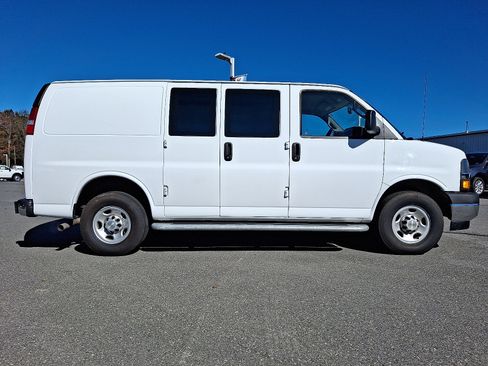 Used 2024 Chevrolet Express 2500 w/ Driver Convenience Package image 7