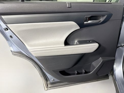 Used 2021 Toyota Highlander XLE image 26