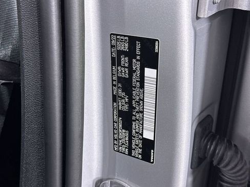 Used 2023 Volvo XC40 B5 Core image 98