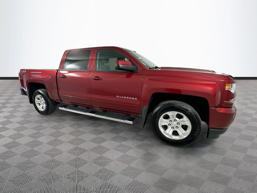 Used 2018 Chevrolet Silverado 1500 LT w/ All Star Edition AWD/4WD image 8